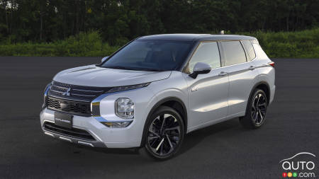 Mitsubishi Will Present Next-Gen 2023 Outlander PHEV in Full on October 28
